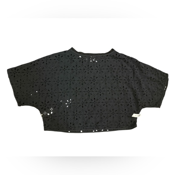 NWT Wilfred La Boheme Blayze Eyelet Cropped Blouse in Black Noir Size Medium - Picture 5 of 9